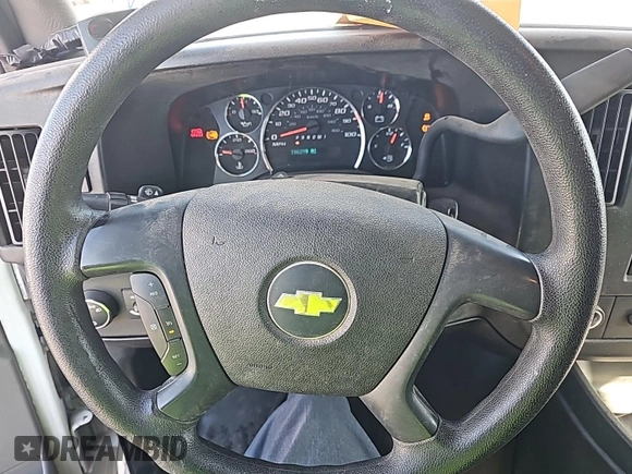 2013 Chevrolet Express Cargo z VIN 1GCWGFCA8D1175464, wystawiony jako IAAI lot #42409029 z przebiegiem 166 299 mil mil oraz . Historia ofert i sprzedaży dostępna na DreamBid. Obrazek 18.
