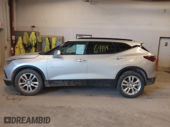 2019 Chevrolet Blazer z VIN 3GNKBHRS0KS667854, wystawiony jako IAAI lot #41964444 z przebiegiem 55 041 mil mil oraz . Historia ofert i sprzedaży dostępna na DreamBid. Obrazek 14.
