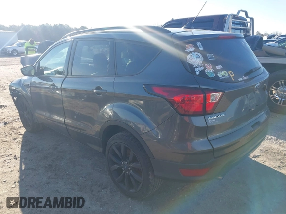 2019 Ford Escape SE z VIN 1FMCU0GD4KUA91551, wystawiony jako IAAI lot #41590151 z przebiegiem Nie podano mil oraz . Historia ofert i sprzedaży dostępna na DreamBid. Obrazek 3.