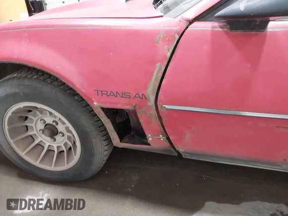 1983 Pontiac Firebird z VIN 1G2AW87H3DN205080, wystawiony jako IAAI lot #41603586 z przebiegiem 83 350 mil mil oraz . Historia ofert i sprzedaży dostępna na DreamBid. Obrazek 6.