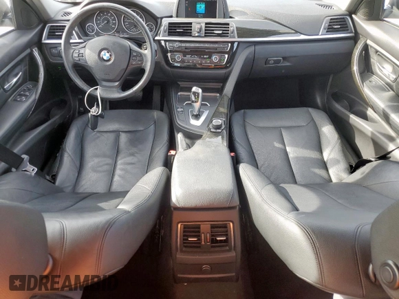 2018 BMW 3 Series 320i z VIN WBA8A9C55JAH14312, wystawiony jako Copart lot #49729535 z przebiegiem 54 867 mil mil oraz Czysty tytuł • Clean title. Historia ofert i sprzedaży dostępna na DreamBid. Obrazek 8.