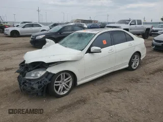 2012 Mercedes-Benz C 300 Sport z VIN WDDGF8BB3CR206154, wystawiony jako Copart lot #59691615 z przebiegiem Nie podano mil oraz Szkoda całkowita • Salvage title. Historia ofert i sprzedaży dostępna na DreamBid. Obrazek 1.