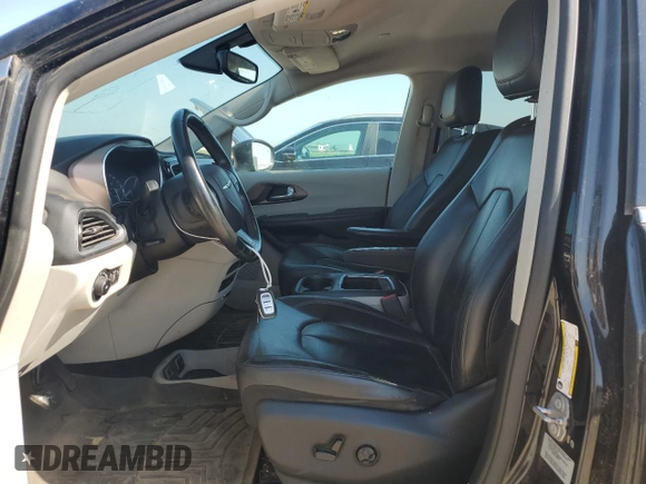 2017 Chrysler Pacifica Touring L Plus with VIN 2C4RC1EG7HR622932, listed as a Copart auction lot 56323635 with 140,008 mi miles and Clean Title. Bid and sale history available at DreamBid. Image 7.