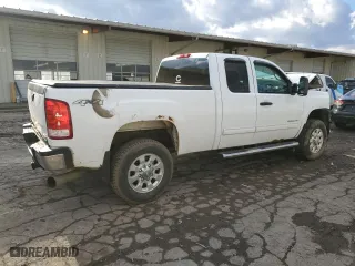 2013 GMC Sierra 2500HD SLE with VIN 1GT220C86DZ256570, listed as a Copart auction lot 45479185 with 233,422 mi miles and Salvage Title. Bid and sale history available at carsss.com. Image 3.