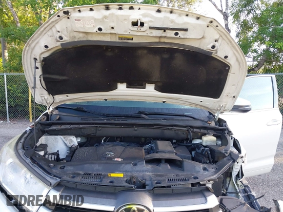 2018 Toyota Highlander SE with VIN 5TDKZRFH6JS534716, listed as a IAAI auction lot 42554743 with 154,636 mi miles and . Bid and sale history available at DreamBid. Image 10.