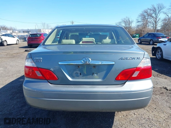 2004 Toyota Avalon XL z VIN 4T1BF28B84U389084, wystawiony jako IAAI lot #41839240 z przebiegiem 140 435 mil mil oraz . Historia ofert i sprzedaży dostępna na DreamBid. Obrazek 16.