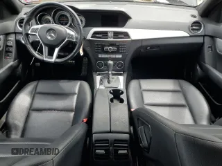 2013 Mercedes-Benz C 250 Sport z VIN WDDGF4HBXDR263968, wystawiony jako Copart lot #57349065 z przebiegiem 94 854 mil mil oraz Szkoda całkowita • Salvage title. Historia ofert i sprzedaży dostępna na DreamBid. Obrazek 8.