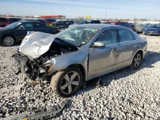 2013 Volkswagen Passat SE with VIN 1VWBH7A30DC065953, listed as a Copart auction lot 81758864 with 135,442 mi miles and Salvage Title. Bid and sale history available at carsss.com. Image 1.