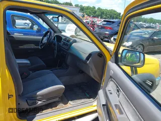 2000 Nissan Frontier XE z VIN 1N6ED26T7YC360056, wystawiony jako IAAI lot #42354804 z przebiegiem Nie podano mil oraz . Historia ofert i sprzedaży dostępna na DreamBid. Obrazek 5.