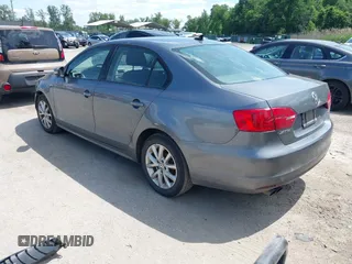2012 Volkswagen Jetta SE z VIN 3VWDP7AJ4CM323219, wystawiony jako IAAI lot #42290353 z przebiegiem 313 663 mil mil oraz . Historia ofert i sprzedaży dostępna na DreamBid. Obrazek 3.