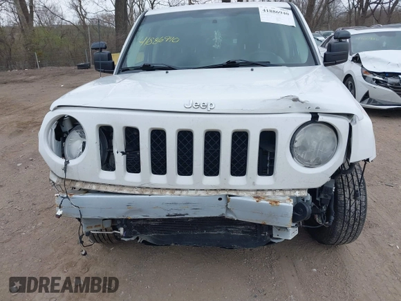 2014 Jeep Patriot Sport with VIN 1C4NJRBB9ED852112, listed as a IAAI auction lot 41886940 with 138,825 mi miles. Bid and sale history available at carsss.com. Image 6.