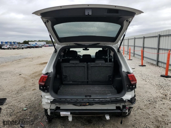 2022 Volkswagen Tiguan SE R-Line Black with VIN 3VVCB7AX4NM157094, listed as a Copart auction lot 43133995 with 17,124 mi miles and Salvage Title. Bid and sale history available at carsss.com. Image 6.