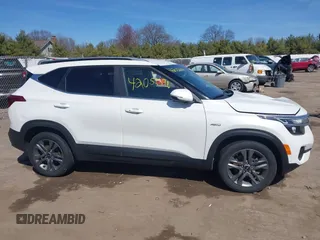 2023 Kia Seltos S z VIN KNDEUCAAXP7394658, wystawiony jako IAAI lot #42051398 z przebiegiem 68 256 mil mil oraz . Historia ofert i sprzedaży dostępna na DreamBid. Obrazek 14.