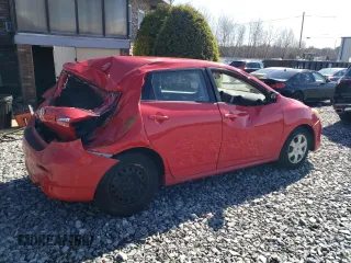 2010 Toyota Matrix z VIN 2T1KU4EEXAC247753, wystawiony jako Copart lot #52635255 z przebiegiem 105 347 mil mil oraz Tytuł czysty. Historia ofert i sprzedaży dostępna na DreamBid. Obrazek 3.