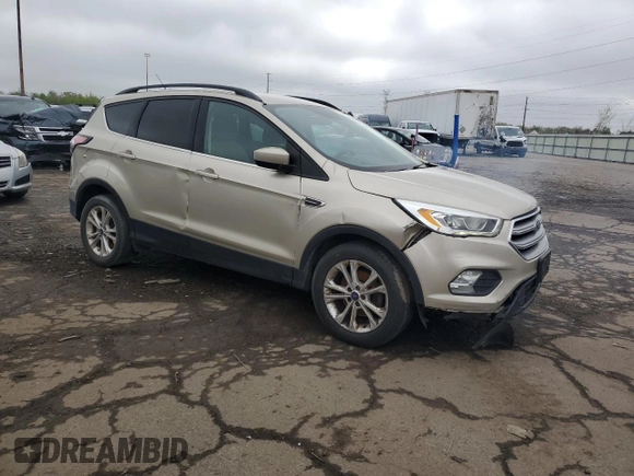 2017 Ford Escape SE z VIN 1FMCU0GDXHUB90657, wystawiony jako Copart lot #55655055 z przebiegiem 229 960 mil mil oraz Czysty tytuł • Clean title. Historia ofert i sprzedaży dostępna na DreamBid. Obrazek 4.