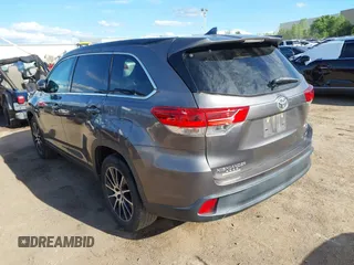 2018 Toyota Highlander SE with VIN 5TDKZRFH4JS548677, listed as a IAAI auction lot 42171321 with 94,205 mi miles and . Bid and sale history available at DreamBid. Image 3.