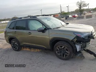 2025 Subaru Forester Limited z VIN JF2SLDRC1SH484884, wystawiony jako IAAI lot #41590511 z przebiegiem 4 933 mil mil oraz . Historia ofert i sprzedaży dostępna na DreamBid. Obrazek 13.