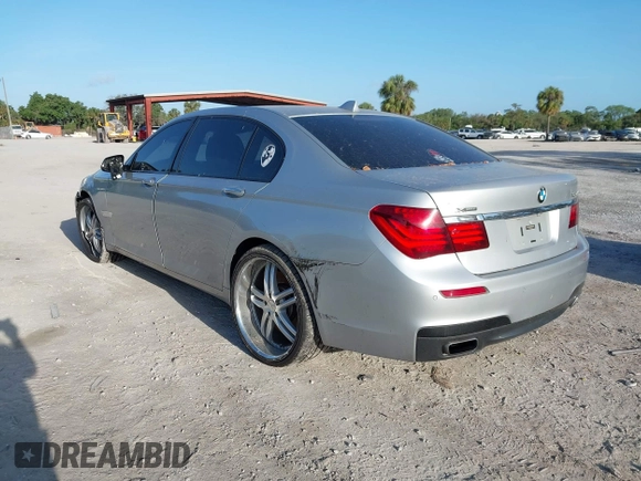 2013 BMW 7 Series 750Li xDrive with VIN WBAYF8C52DD140831, listed as a IAAI auction lot 41941071 with 207,251 mi miles. Bid and sale history available at carsss.com. Image 3.