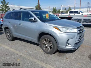 2018 Toyota Highlander LE with VIN 5TDBZRFH2JS838268, listed as a IAAI auction lot 41540323 with 151,773 mi miles. Bid and sale history available at carsss.com. Image 1.
