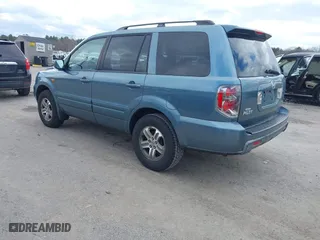 2008 Honda Pilot SE with VIN 5FNYF183X8B027175, listed as a IAAI auction lot 41892506 with 227,411 mi miles. Bid and sale history available at carsss.com. Image 3.