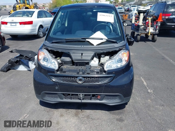 2015 Smart fortwo Passion z VIN WMEEJ3BA0FK812651, wystawiony jako IAAI lot #42063112 z przebiegiem 25 270 mil mil oraz . Historia ofert i sprzedaży dostępna na DreamBid. Obrazek 6.