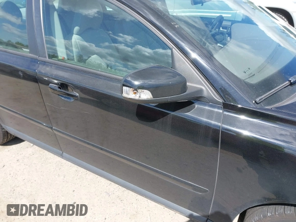 2007 Volvo S40 2.4L with VIN YV1MS390472283513, listed as a IAAI auction lot 42093282 with 155,911 mi miles. Bid and sale history available at carsss.com. Image 6.