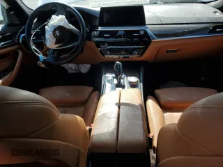 2018 BMW 5 Series 540i z VIN WBAJE5C52JWA97694, wystawiony jako Copart lot #58089145 z przebiegiem Nie podano mil oraz Szkoda całkowita • Salvage title. Historia ofert i sprzedaży dostępna na DreamBid. Obrazek 8.