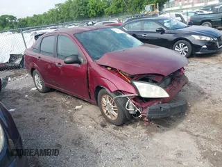 2007 Ford Focus S z VIN 1FAFP34N07W338511, wystawiony jako IAAI lot #42367463 z przebiegiem 170 000 mil mil oraz . Historia ofert i sprzedaży dostępna na DreamBid. Obrazek 1.