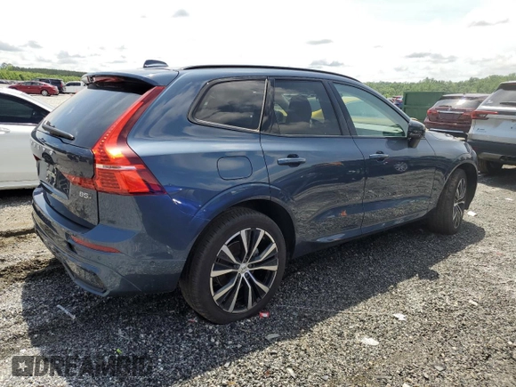 2024 Volvo XC60 Plus Dark Theme z VIN YV4L12RL7R1928699, wystawiony jako Copart lot #56486195 z przebiegiem Nie podano mil oraz Nie do naprawy • Non repairable. Historia ofert i sprzedaży dostępna na DreamBid. Obrazek 3.