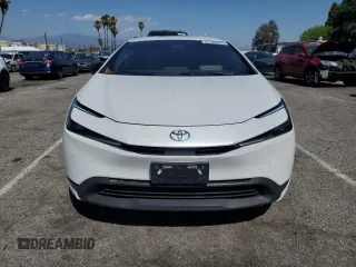 2023 Toyota Prius LE z VIN JTDACAAUXP3013799, wystawiony jako Copart lot #54194645 z przebiegiem 29 390 mil mil oraz Szkoda całkowita • Salvage title. Historia ofert i sprzedaży dostępna na DreamBid. Obrazek 5.