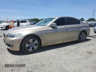 2012 BMW 5 Series 528i z VIN WBAXG5C59CDW85348, wystawiony jako Copart lot #57180545 z przebiegiem 135 725 mil mil oraz Szkoda całkowita • Salvage title. Historia ofert i sprzedaży dostępna na DreamBid. Obrazek 1.