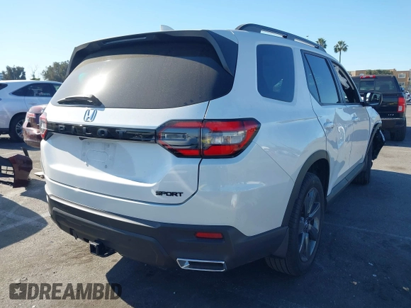 2025 Honda Pilot Sport with VIN 5FNYG2H3XSB001489, listed as a IAAI auction lot 41332411 with 10,651 mi miles. Bid and sale history available at carsss.com. Image 4.