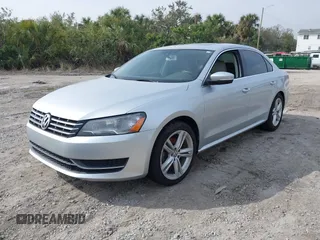 2015 Volkswagen Passat SE z VIN 1VWBV7A34FC085960, wystawiony jako IAAI lot #41464038 z przebiegiem 85 312 mil mil oraz . Historia ofert i sprzedaży dostępna na DreamBid. Obrazek 2.