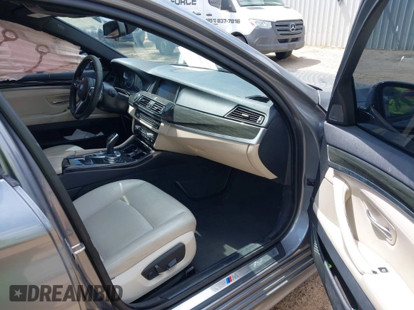 2016 BMW 5 Series 528i z VIN WBA5A5C50GG352744, wystawiony jako IAAI lot #41935590 z przebiegiem 126 531 mil mil oraz . Historia ofert i sprzedaży dostępna na DreamBid. Obrazek 5.