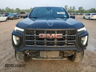 2024 GMC Canyon 4WD AT4 z VIN 1GTP6DEK5R1109902, wystawiony jako Copart lot #54504725 z przebiegiem 28 350 mil mil oraz Szkoda całkowita • Salvage title. Historia ofert i sprzedaży dostępna na DreamBid. Obrazek 5.