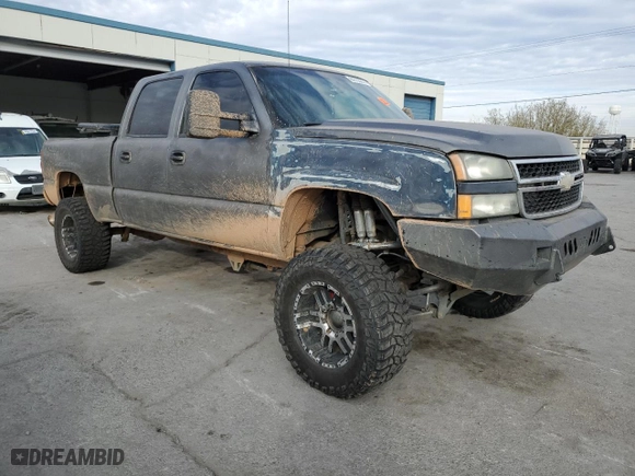 2006 Chevrolet Silverado 2500HD LT1 with VIN 1GCHK23D06F224317, listed as a Copart auction lot 84735874 with 200,346 mi miles and Salvage Title. Bid and sale history available at carsss.com. Image 4.