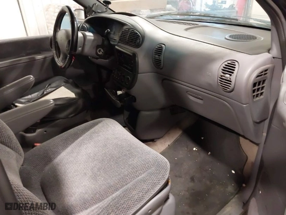 1997 Dodge Caravan SE with VIN 1B4GP44RXVB458664, listed as a IAAI auction lot 41402638 with 105,906 mi miles. Bid and sale history available at carsss.com. Image 5.