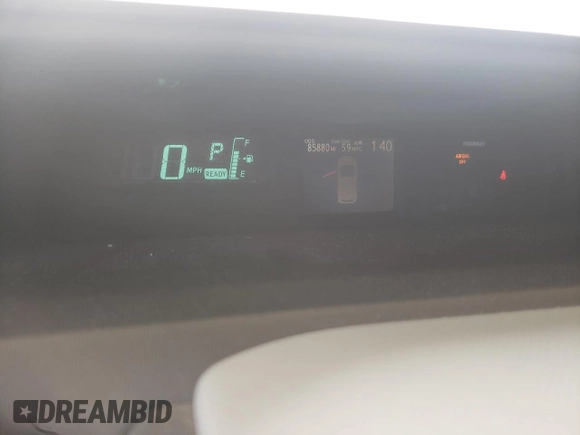 2012 Toyota Prius One z VIN JTDKDTB30C1504892, wystawiony jako Copart lot #60348625 z przebiegiem 85 880 mil mil oraz Czysty tytuł • Clean title. Historia ofert i sprzedaży dostępna na DreamBid. Obrazek 9.