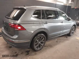 2024 Volkswagen Tiguan SE with VIN 3VV2B7AX1RM066060, listed as a IAAI auction lot 41844570 with 3,403 mi miles. Bid and sale history available at carsss.com. Image 4.
