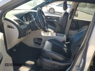2018 Dodge Grand Caravan SXT z VIN 2C4RDGCG5JR307118, wystawiony jako Copart lot #53602125 z przebiegiem 119 846 mil mil oraz Szkoda całkowita • Salvage title. Historia ofert i sprzedaży dostępna na DreamBid. Obrazek 7.