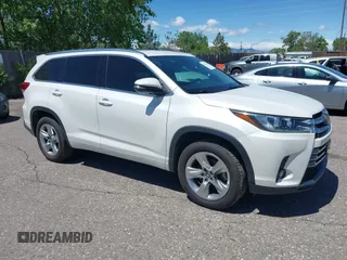 2017 Toyota Highlander Limited z VIN 5TDYZRFH4HS233351, wystawiony jako IAAI lot #42281564 z przebiegiem 105 989 mil mil oraz . Historia ofert i sprzedaży dostępna na DreamBid. Obrazek 1.