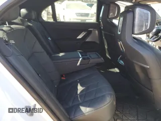 2023 BMW 7 Series 760i xDrive с VIN WBA33EJ06PCM56607, выставлен на аукционе Copart как лот 47292025 с пробегом 24 064 миль миль и Списание • Salvage title. История ставок и продаж доступна на DreamBid. Изображение 10.