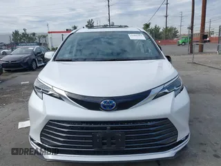 2024 Toyota Sienna Platinum z VIN 5TDESKFC4RS119032, wystawiony jako IAAI lot #41068384 z przebiegiem 10 497 mil mil oraz . Historia ofert i sprzedaży dostępna na DreamBid. Obrazek 12.