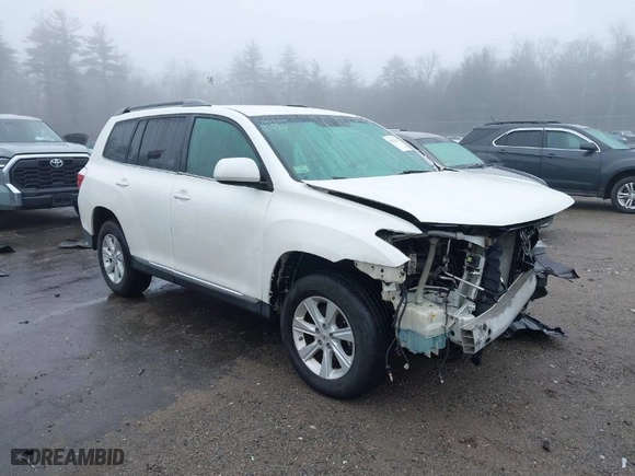 2012 Toyota Highlander with VIN 5TDBK3EH2CS117745, listed as a IAAI auction lot 41912110 with 216,449 mi miles. Bid and sale history available at carsss.com. Image 1.