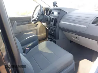 2009 Dodge Grand Caravan SE z VIN 2D8HN44EX9R623373, wystawiony jako IAAI lot #41967398 z przebiegiem 225 611 mil mil oraz . Historia ofert i sprzedaży dostępna na DreamBid. Obrazek 5.