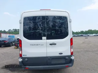 2017 Ford Transit z VIN 1FTYR2CM1HKB49066, wystawiony jako IAAI lot #42382169 z przebiegiem 42 150 mil mil oraz . Historia ofert i sprzedaży dostępna na DreamBid. Obrazek 16.