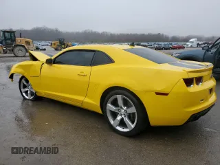 2010 Chevrolet Camaro 2SS z VIN 2G1FT1EW0A9111149, wystawiony jako Copart lot #43988415 z przebiegiem 73 678 mil mil oraz Szkody całkowita. Historia ofert i sprzedaży dostępna na DreamBid. Obrazek 2.