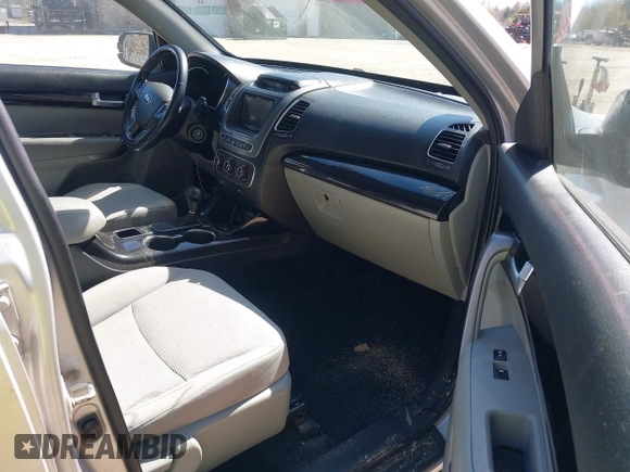 2014 Kia Sorento LX with VIN 5XYKTCA66EG506003, listed as a IAAI auction lot 42155293 with 178,956 mi miles. Bid and sale history available at carsss.com. Image 5.