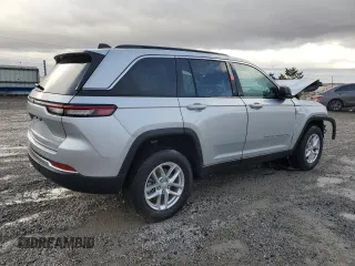 2024 Jeep Grand Cherokee Laredo X with VIN 1C4RJHAGXRC179299, listed as a Copart auction lot 42593375 with 0 mi miles and Salvage Title. Bid and sale history available at carsss.com. Image 3.