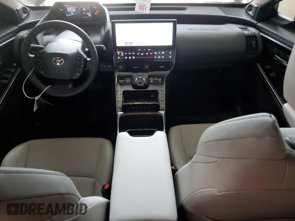 2023 Toyota bZ4X XLE z VIN JTMABACA4PA021222, wystawiony jako Copart lot #50700705 z przebiegiem 14 750 mil mil oraz Szkoda całkowita • Salvage title. Historia ofert i sprzedaży dostępna na DreamBid. Obrazek 8.